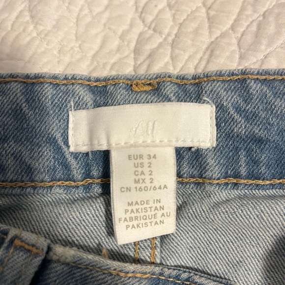 H&M high waisted mom blue jeans loose fitted straight leg size 2 - Picture 3 of 3